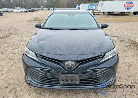 2018 Toyota Camry L из США, поврежденный, VIN 4T1B11HK6JU538077